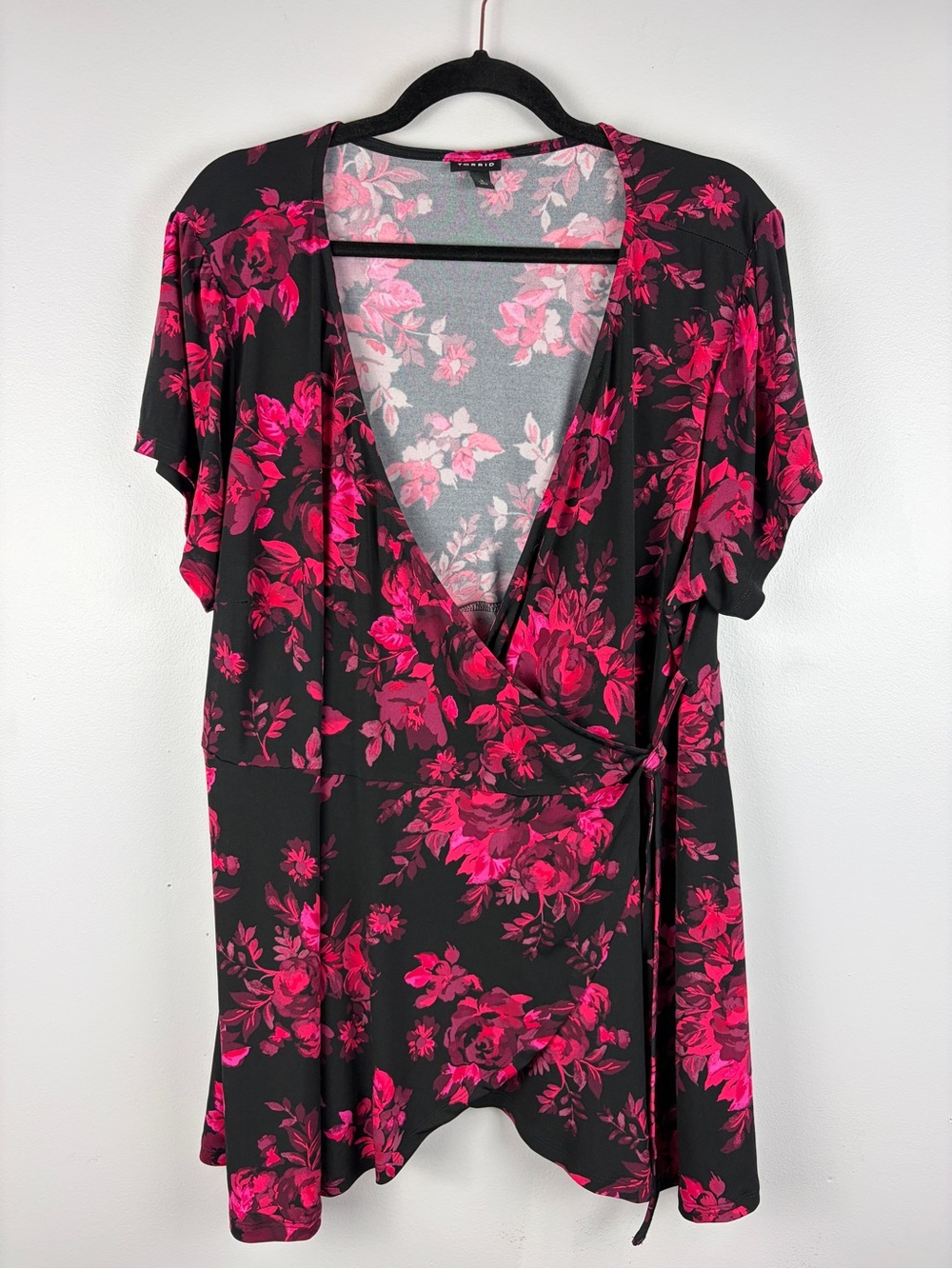 Torrid Size 3X Black Pink Floral Wrap Tunic Top Blouse Plus Size